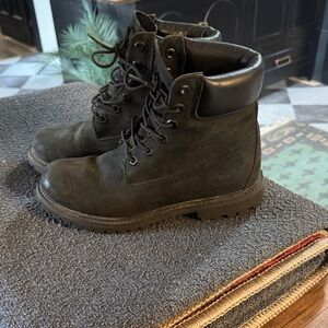 Timberland Woman’s Black Boots